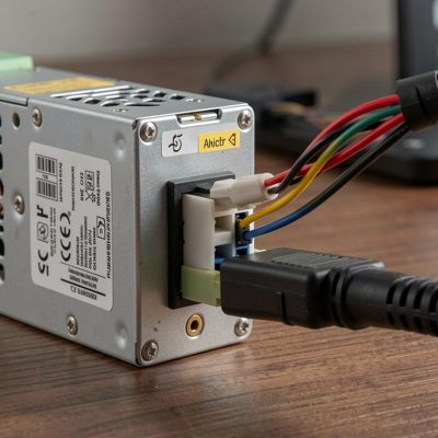 a switch power supply being hot swapped from the rear